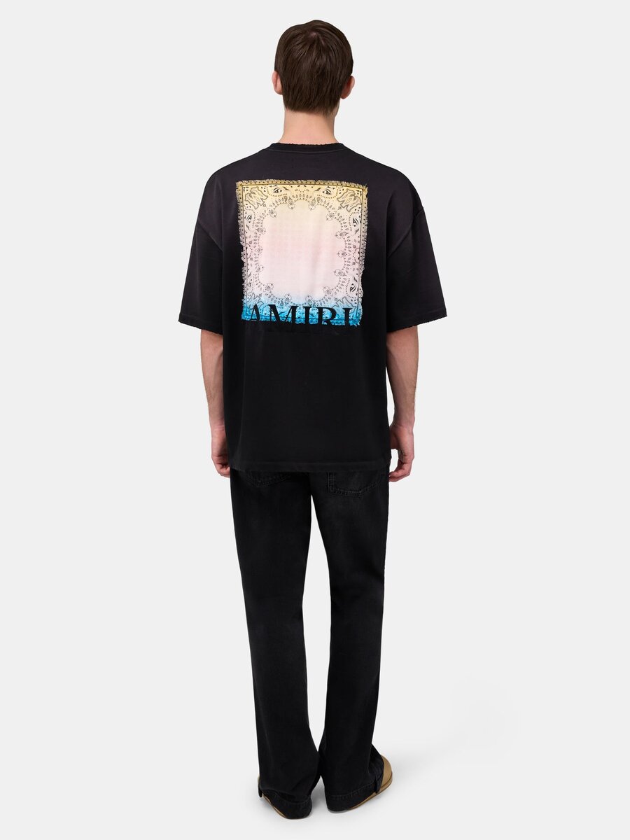 CAMISETA OVERSIZE CON PARCHE DE BANDANA