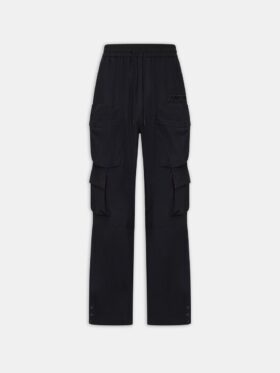 PANTALÓN CARGO CON VARIOS BOLSILLOS