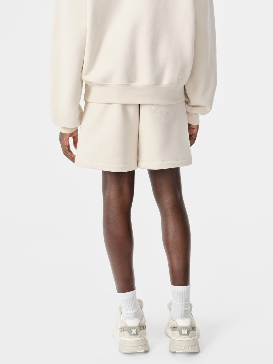 PANTALÓN CORTO BORDADO DE AMIRI