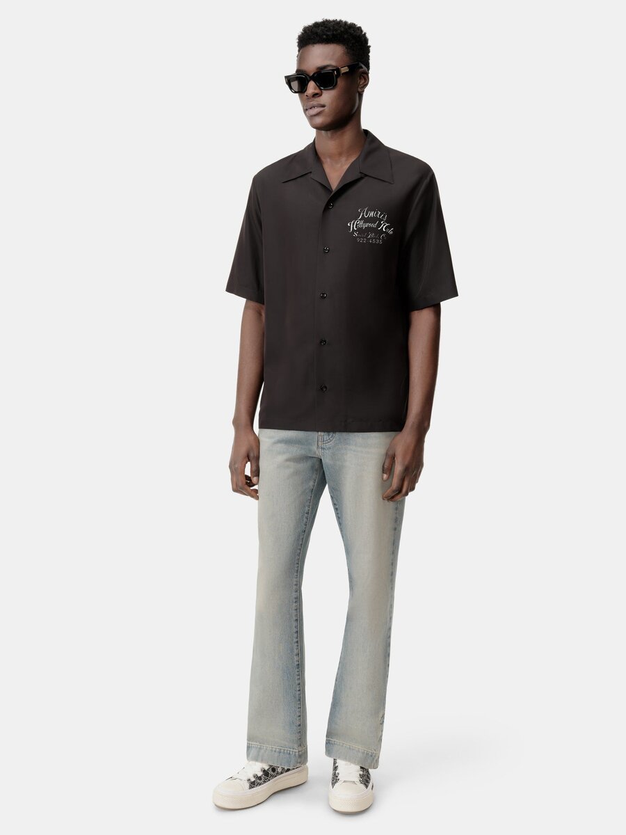 PANTALONES DE JEAN DE CORTE RECTOS CON ACAMPANADO