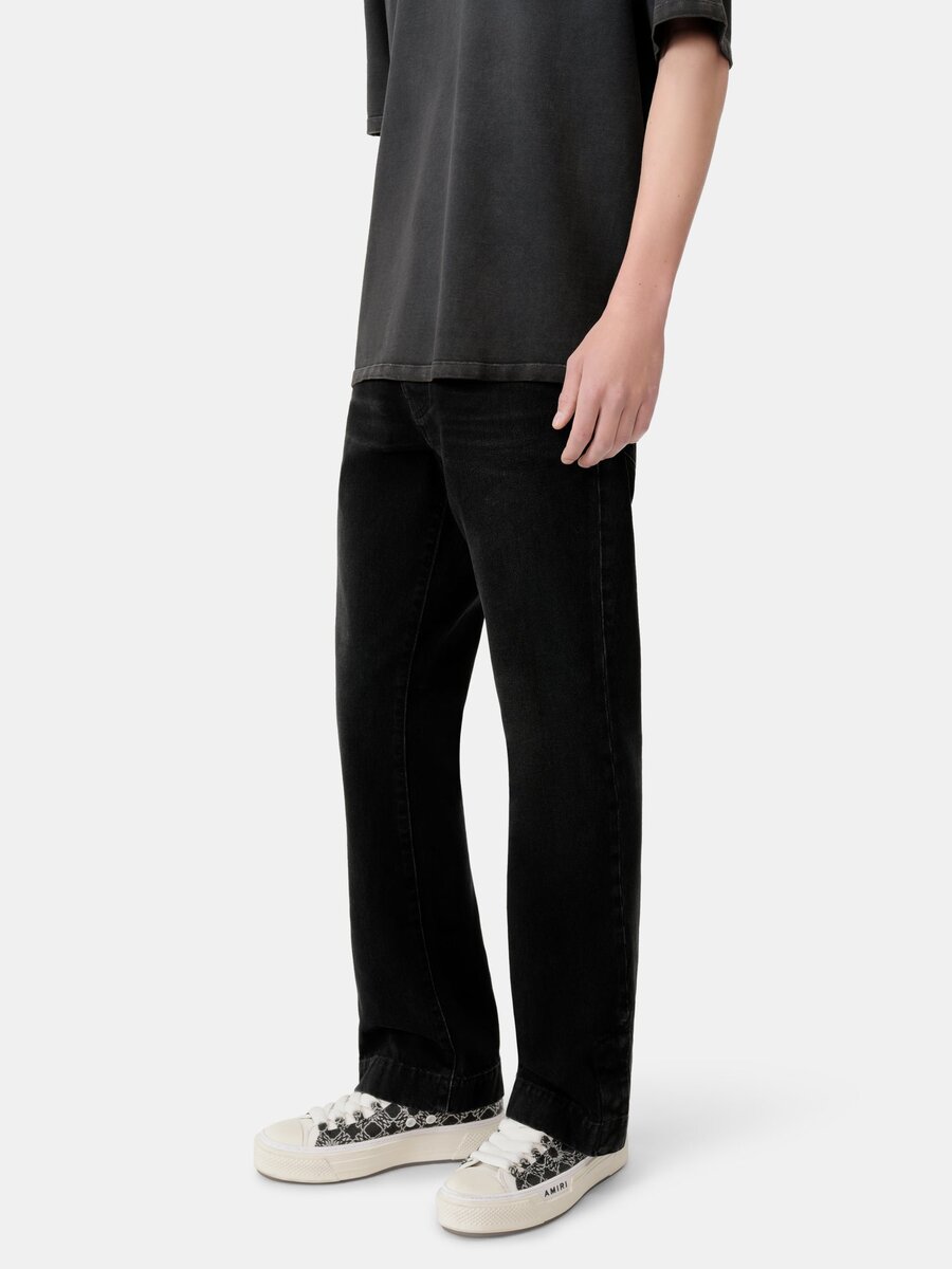 PANTALONES DE JEAN DE CORTE RECTOS CON ACAMPANADO