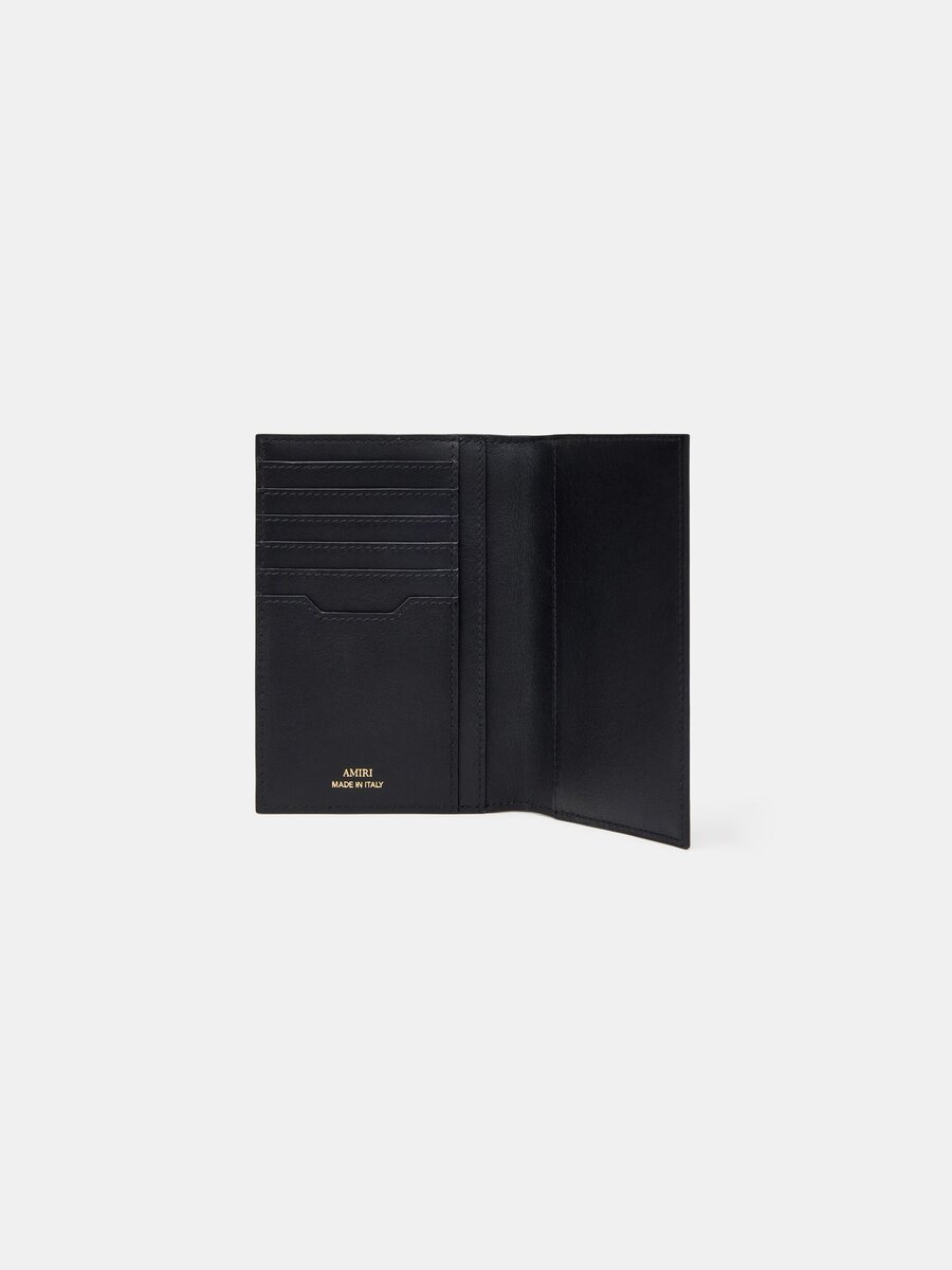PORTAPASAPORTES CON RELIEVE DE COCODRILO